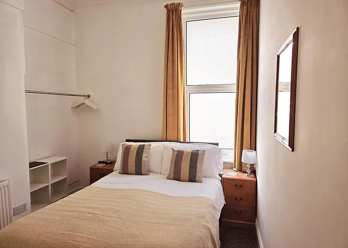 Beverley Dean - Children Over 5 Years Welcome - Continental Breakfast Blackpool